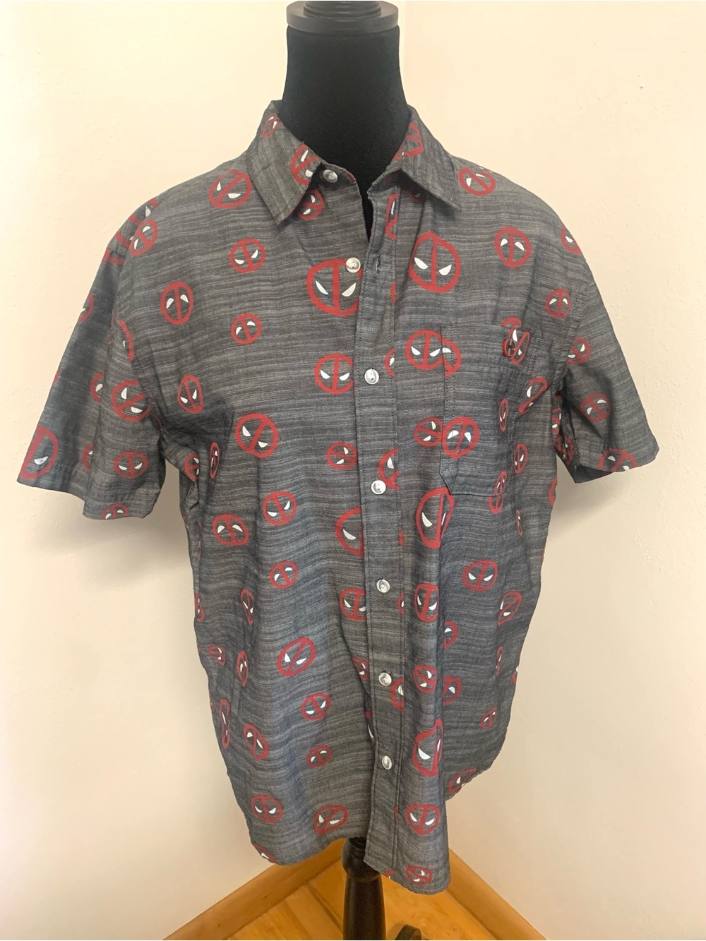 Men’s Marvel Deadpool button up shirt